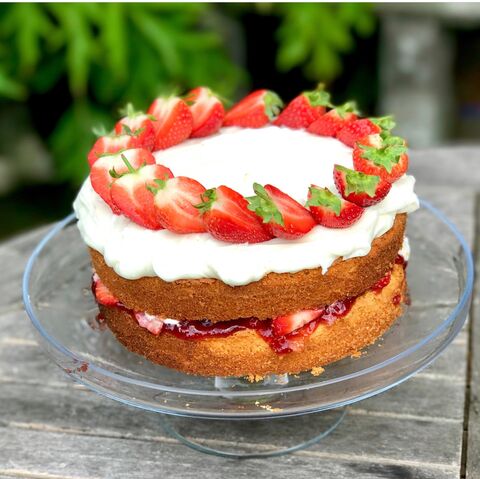 Strawberry & Vanilla Sponge Cake