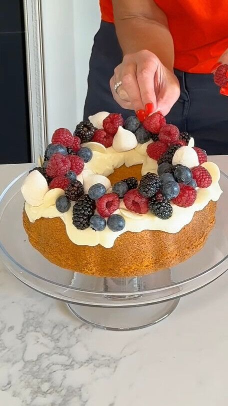 Vanilla Bundt Cake, Cream Cheese Frosting & Fruit